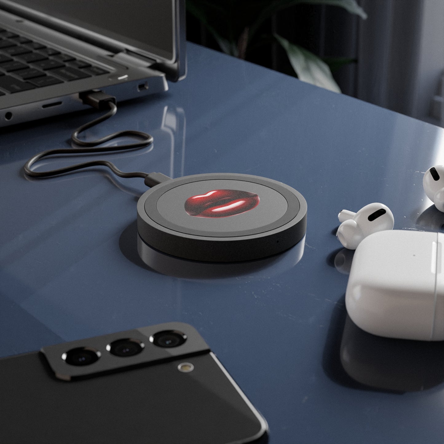 Sleek Lip Design Wireless Charging Pad - Fast & Stylish Charger